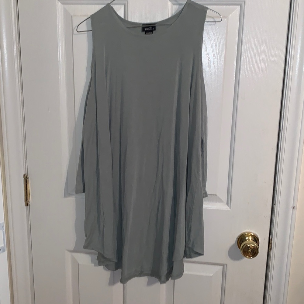 Off-the-shoulder long sleeve top